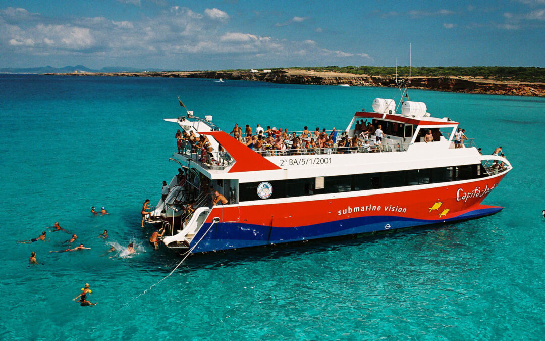 Explorar Santa Eulalia y la costa de Ibiza con             Santa Eulalia Ferry