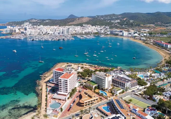 Jet ski excursion in San Antonio Ibiza with views of the west coast, typical departure area for Es Vedra Charter tours