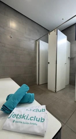 Changing rooms and guest facilities at jetski.club Marina Santa Eulalia Ibiza